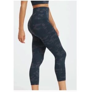 SPANX Look At Me Now Seamless Cropped Leggings Black Charcoal Size Medium